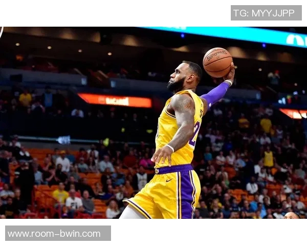 爱德华兹称赞戈贝尔接球能力提升现已能接几乎所有传球